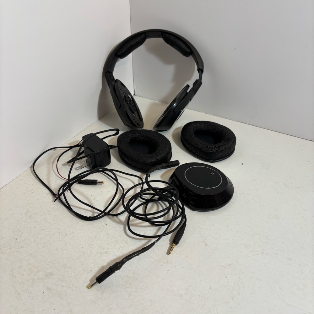 Sennheiser HDR 160 digital wireless headphones - damaged -‎ read description